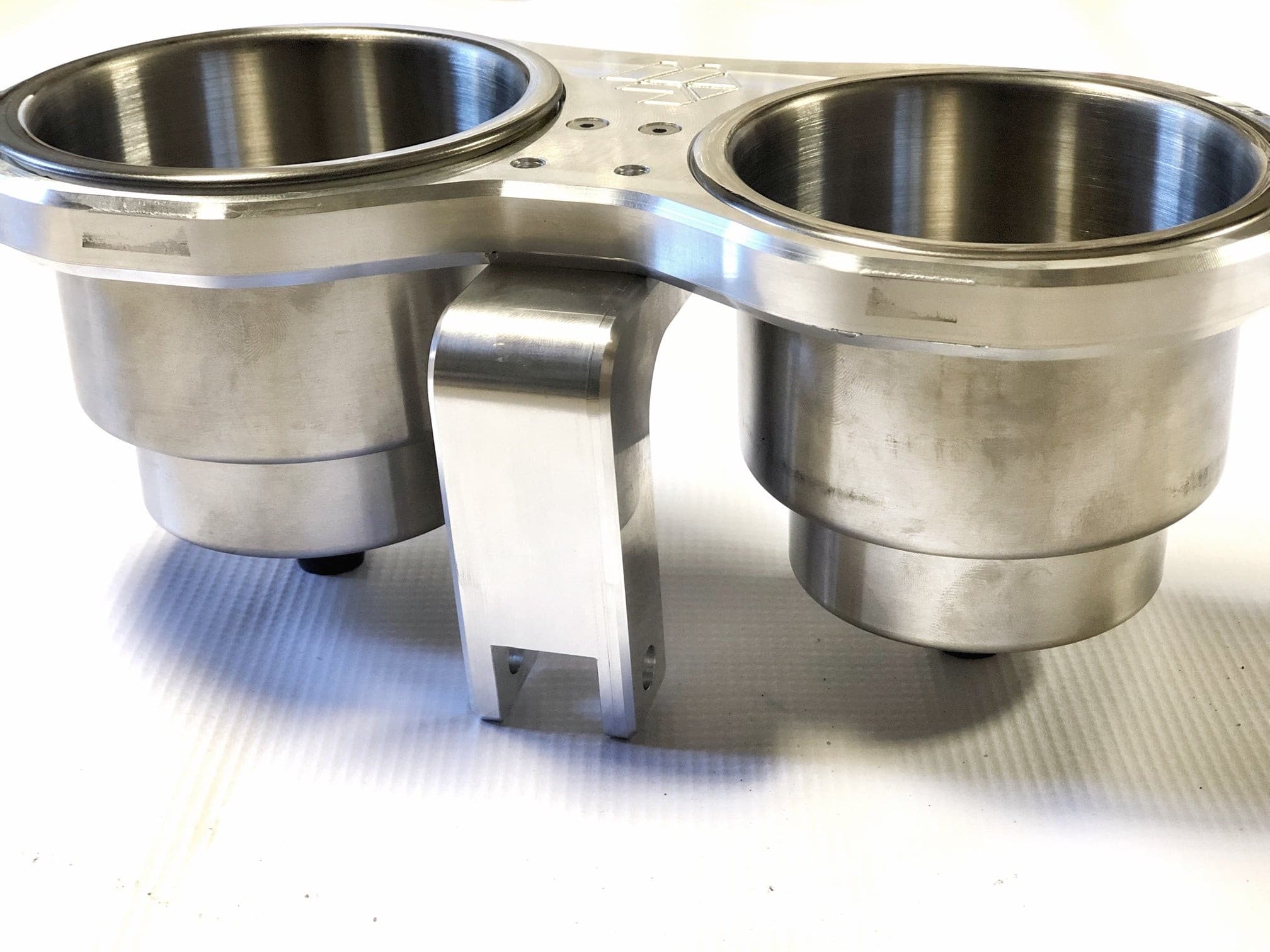 L&W Aluminum Drink Carrier.