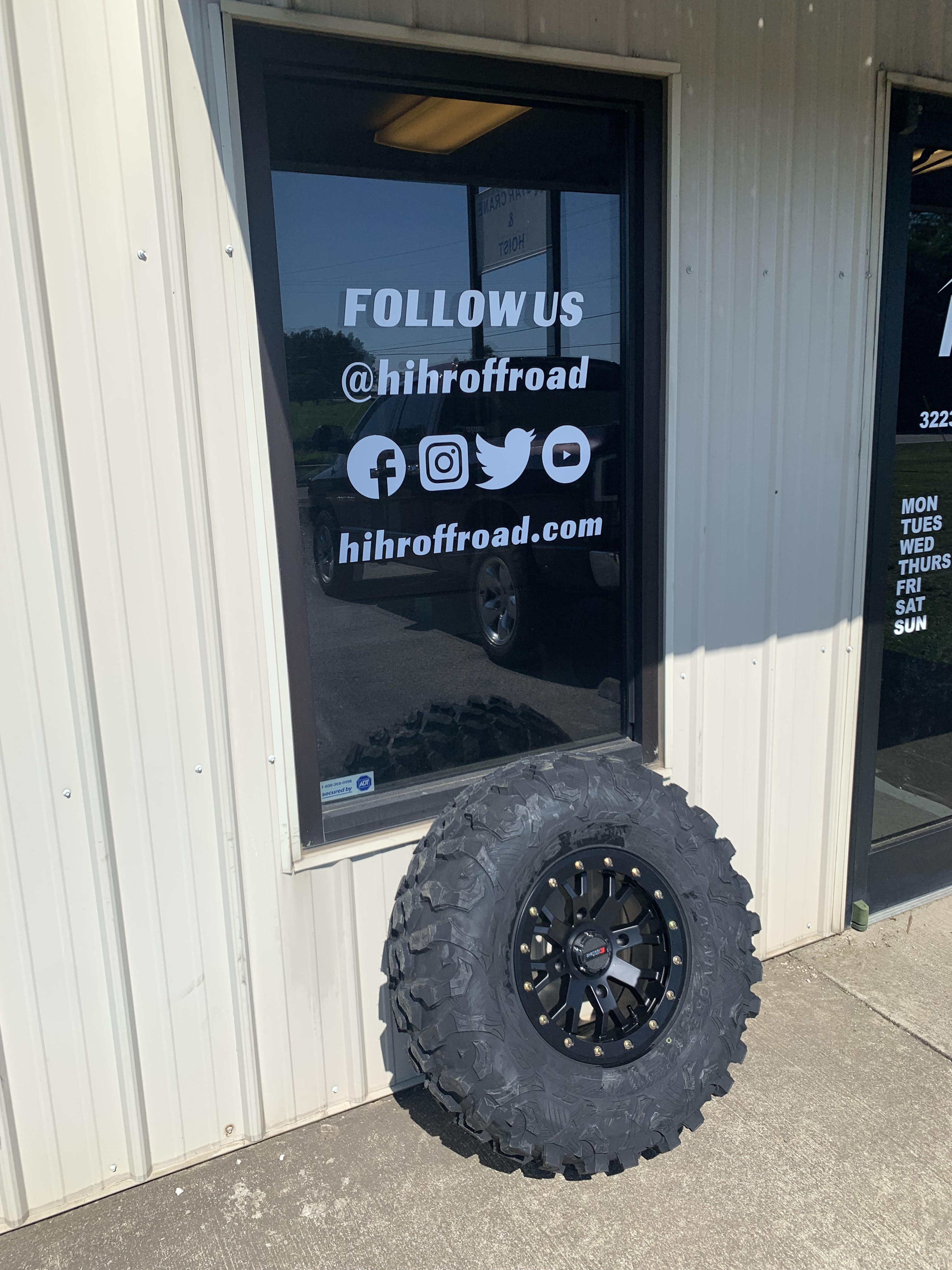 Maxxis Carnivore (32x10-15) & System 3 SB-4 (15x7) Package
